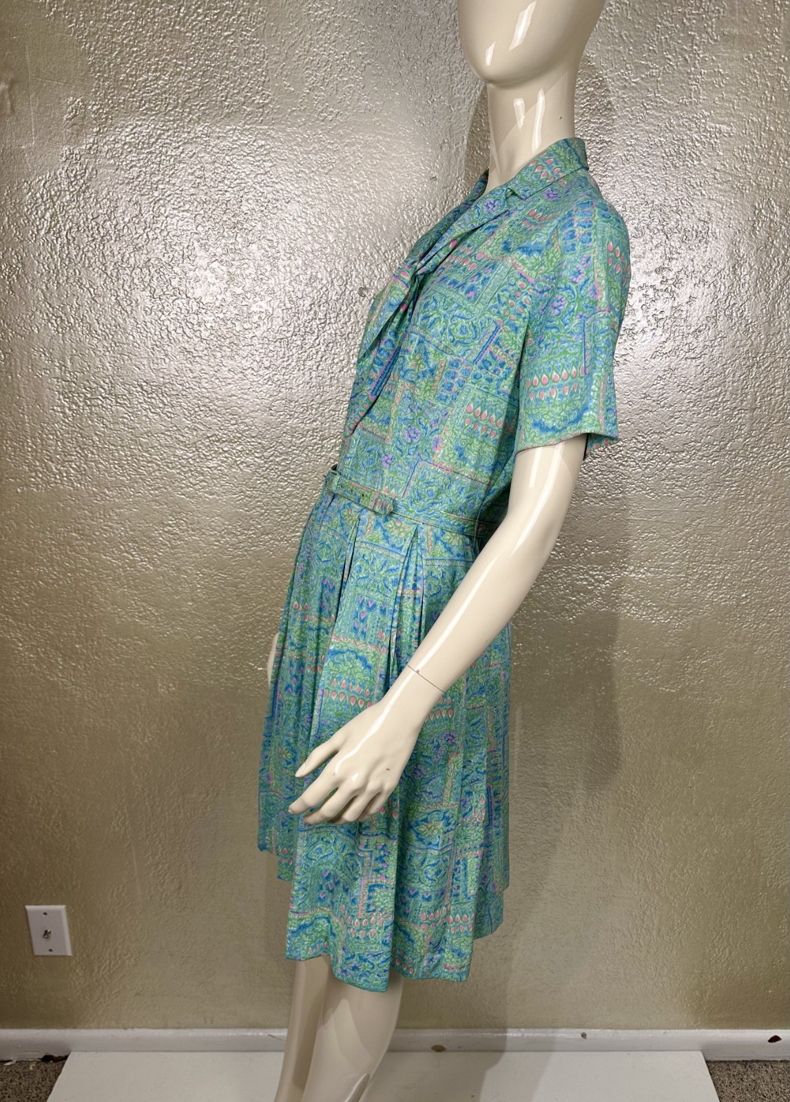 Vintage 1960s SHELTON STROLLER Blue Floral Day Dress M/L Short Sleeve Zip-up