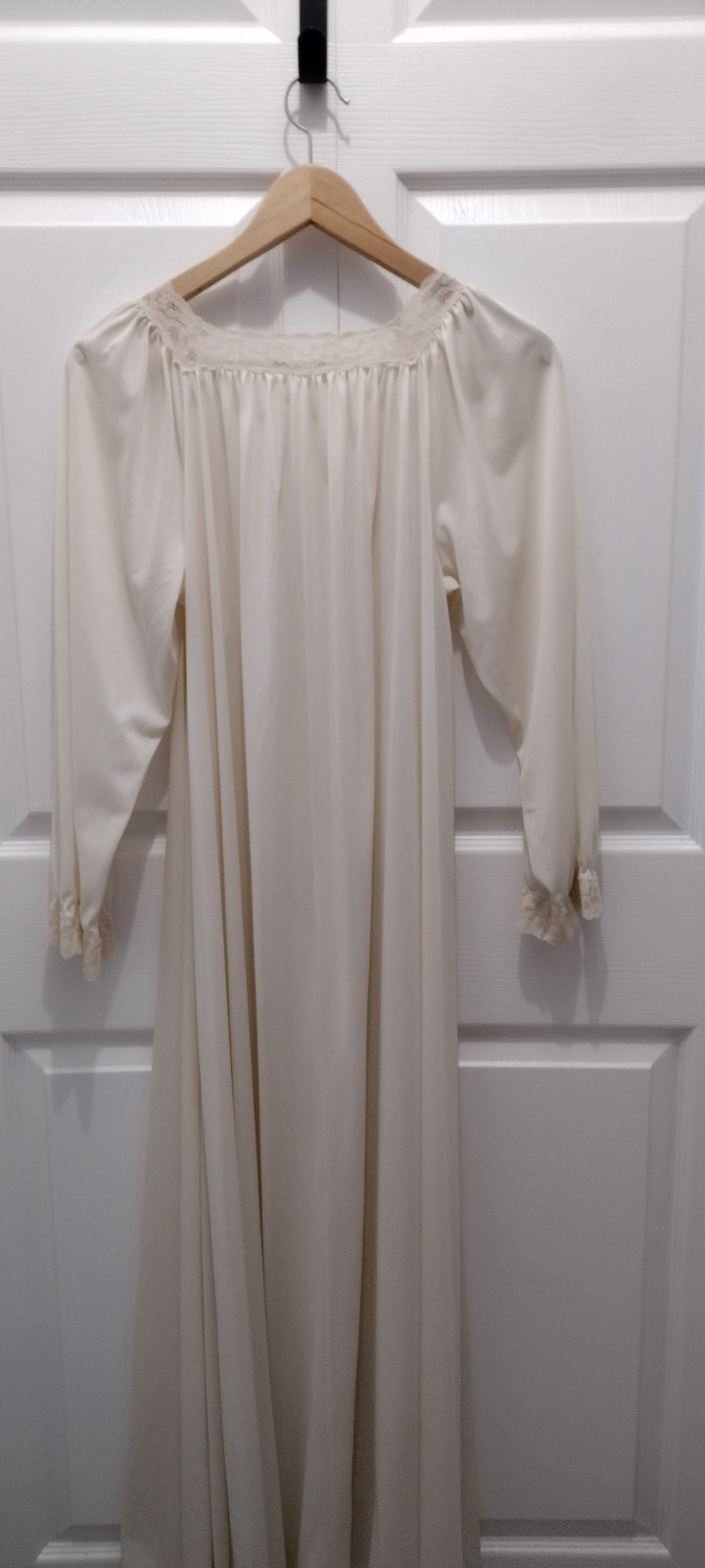 Vintage Komar Cream Lace Trim Nightgown Maxi Gown Small 100% Antron Nylon Cottag