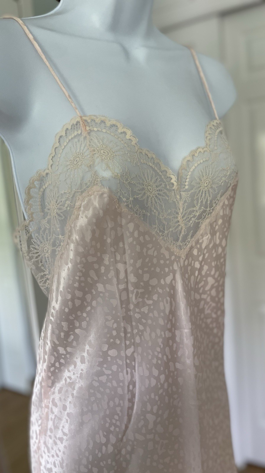 VTG ’80s Georgette Trabolsi – Medium- Chemise Nightgown -Blush Pink Cream Lace