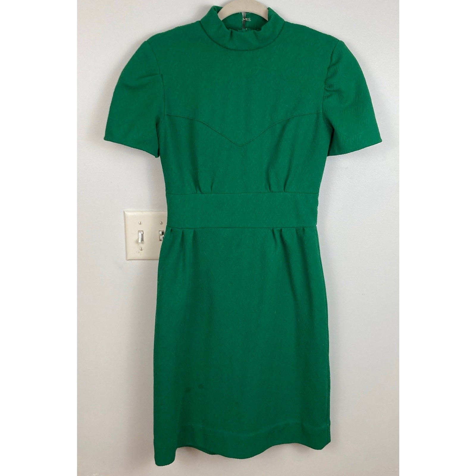 Vintage 60s Women Green Mod Mock Neck Textured Sheath Dress Size S MCM Mad Men