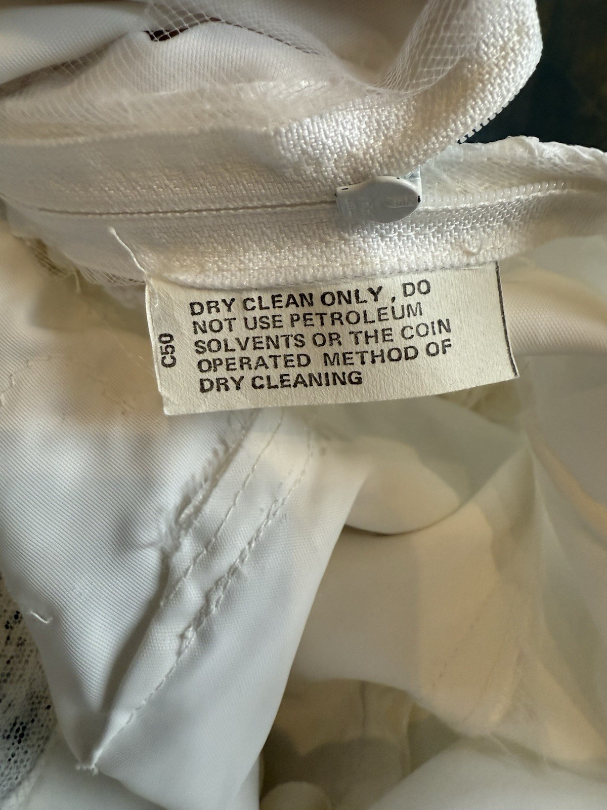 Vintage Bridal Gown Wedding Dress – White- Lace- Beautiful Detailing Medium 6-8