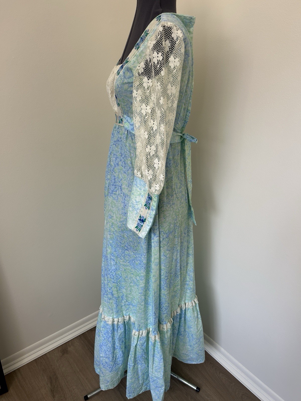 Vintage 60s/70s Vicky Vaughn Embroidered Lace Prarie Renaissance Dress