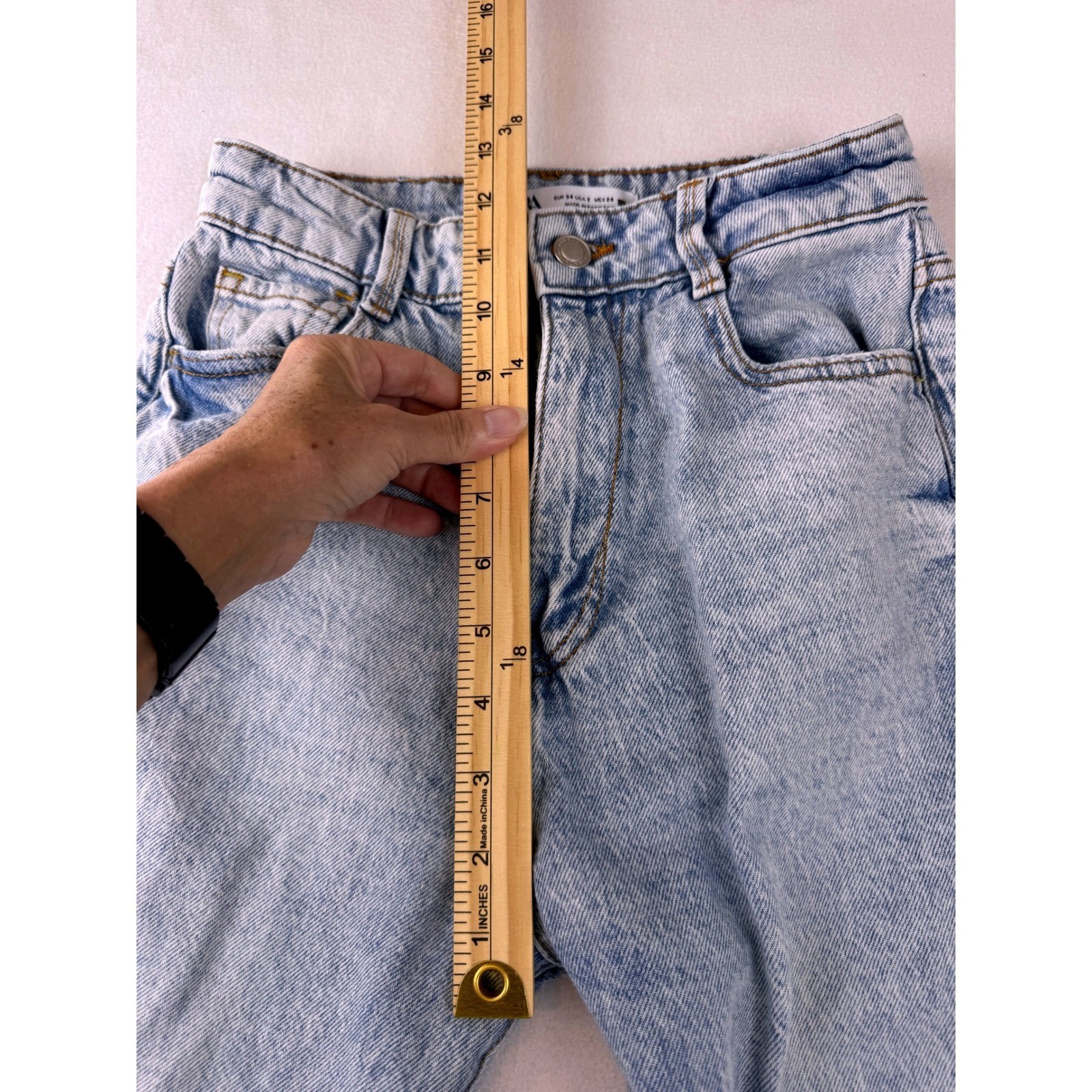 Zara Women’s High Rise Mom Jeans Size 2 Light Wash Relaxed Straight Leg Y2K