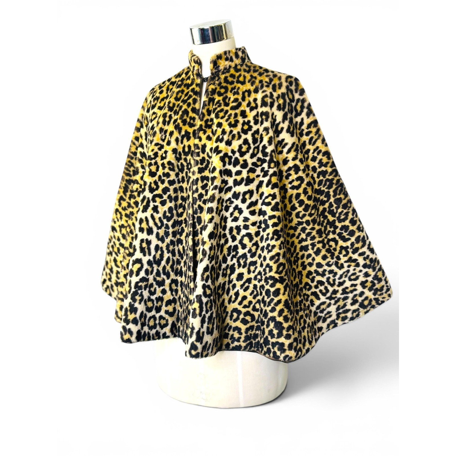 Vintage 1960s Leopard Animal Print Print Statement Cape
