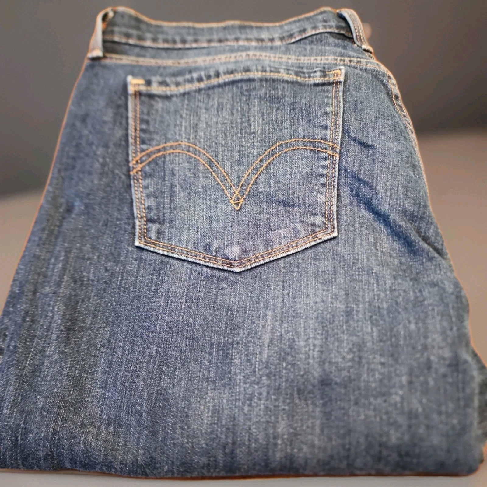 Pre-Owned – Women’s Levi’s 505 Straight Jeans – 14 L – Free Ship!