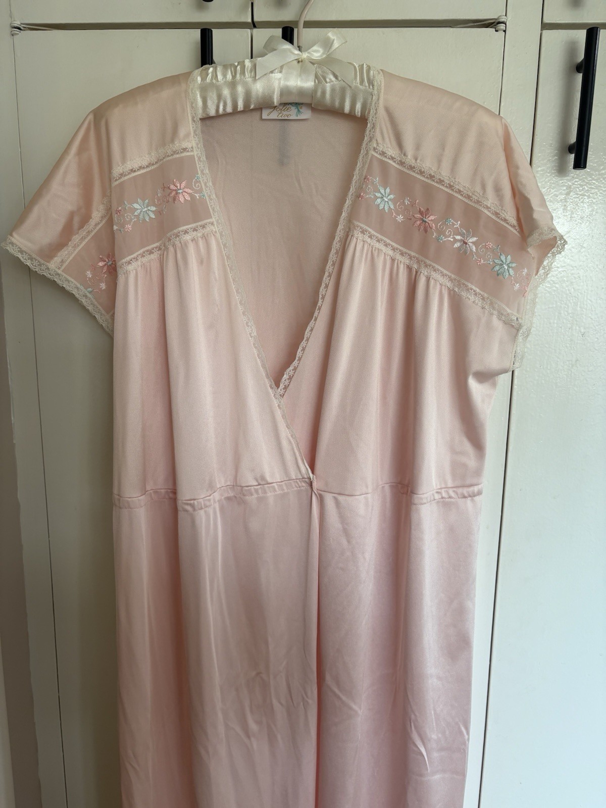 VINTAGE JOLIE TWO Pink Nylon Shiny Satin Maxi Robe Gown Medium M Floral Lace