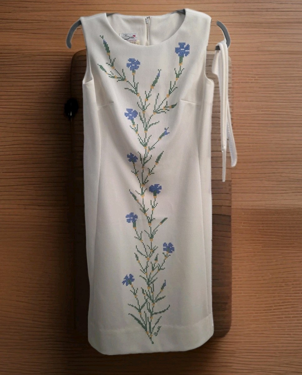 Vintage 1960s Serbin Muriel Ryan White Sleeveless Floral Mid Dress Silky Pin Up