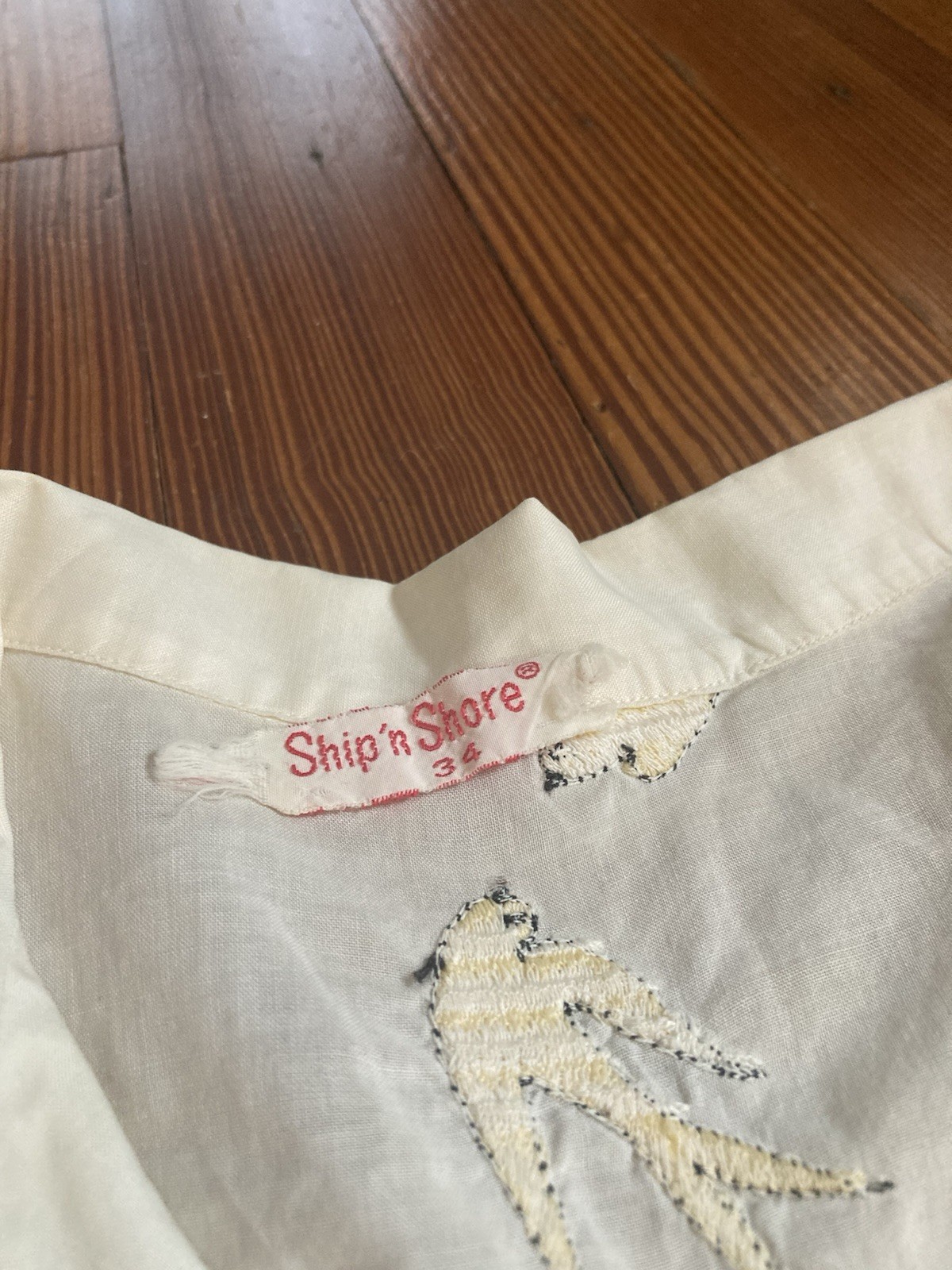 Vintage 60s Ship n Shore White Cotton embroidered birds Collar Blouse Size 34