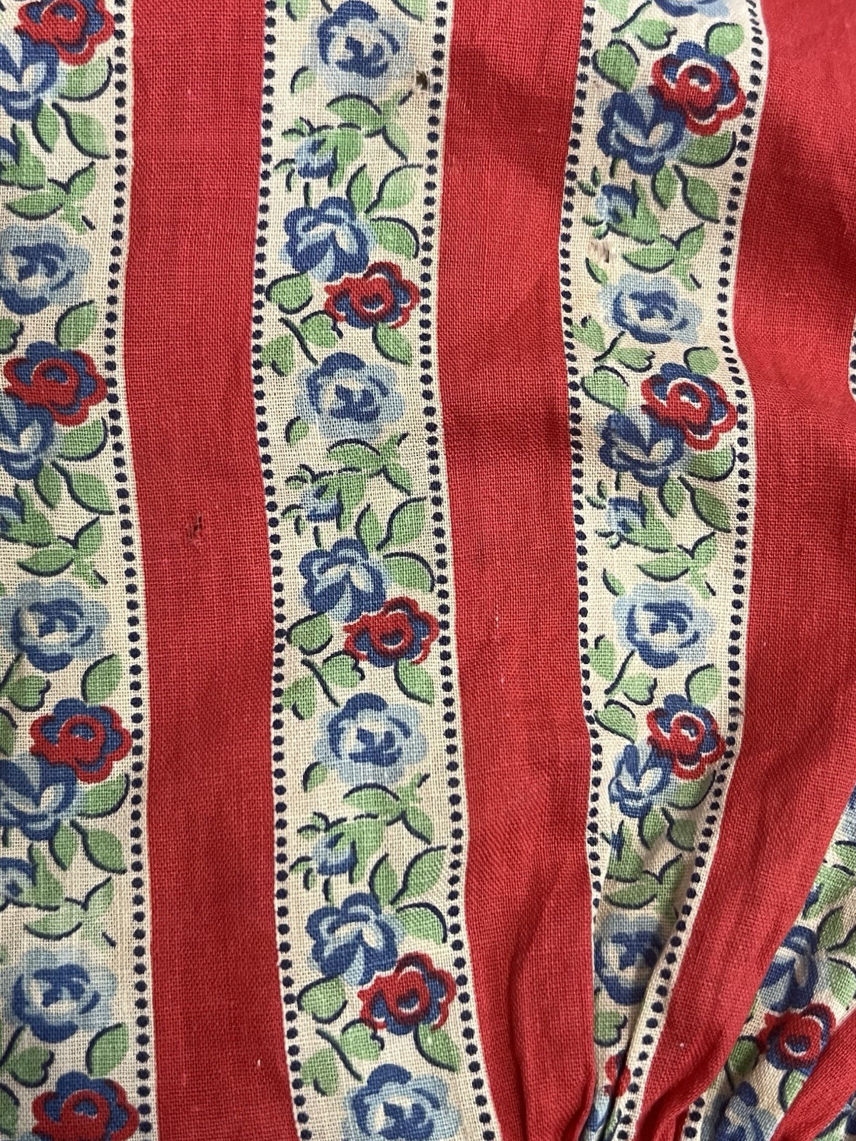 Vintage 1940s Red Cottage Floral Cotton House Dress Ruffle Trim Patch Pockets L