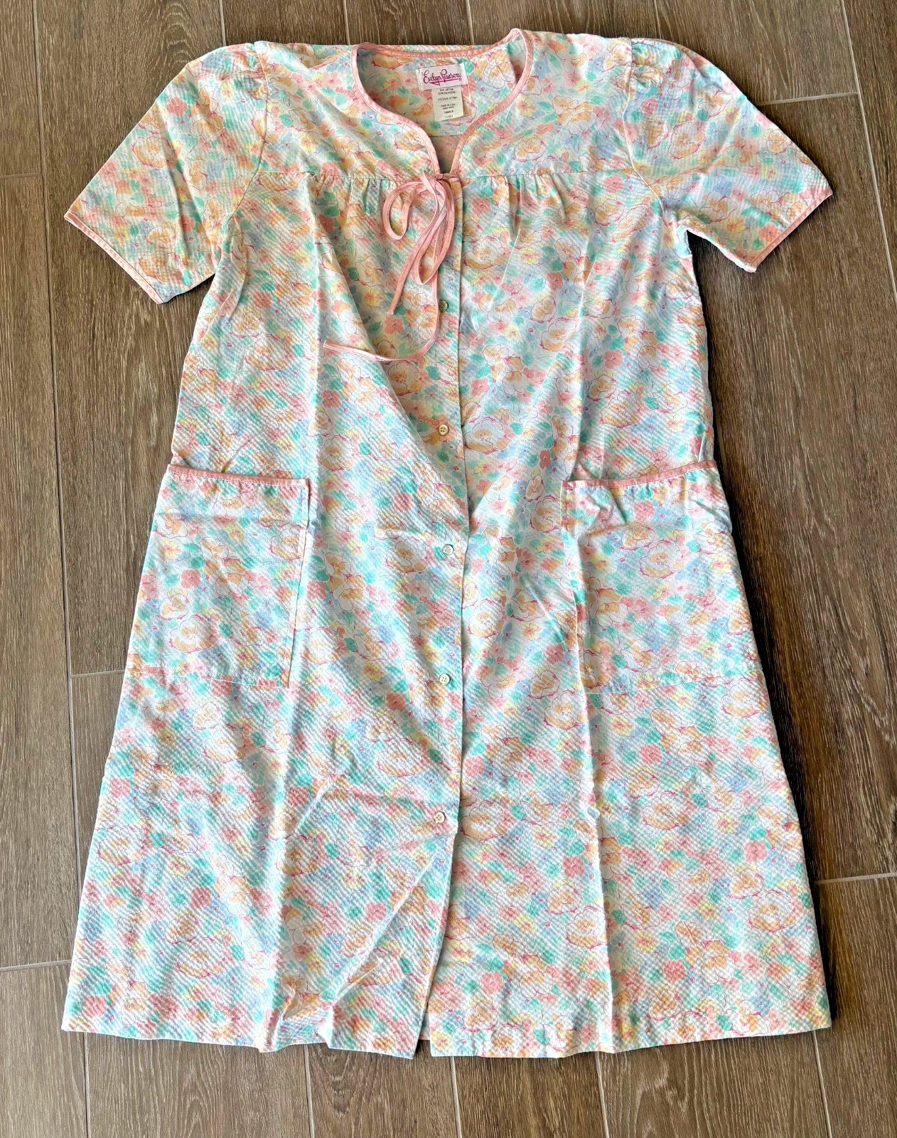 Vintage Evelyn Pearson Cotton and Polyester Button Up Robe Floral Size Small