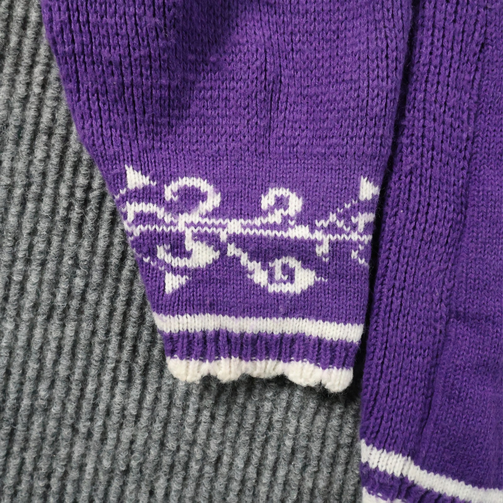 Vintage Spunky Womens Purple Cat Sweater 80s Window Novelty Knit Top Size Large