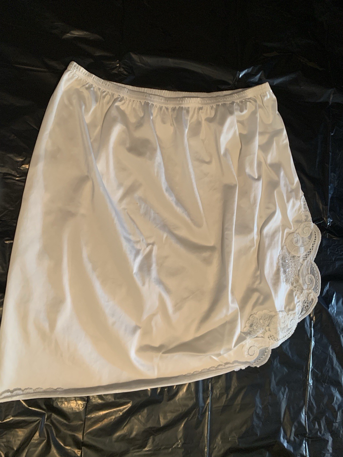 VTG Vanity Fair Half Slip Skirt Size Medium/40 18″ WHITE W/MUCH SIDE LACE FANCY