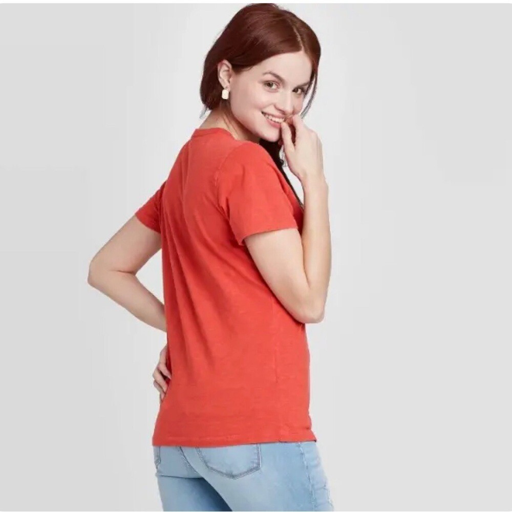 Universal Thread Women’s Short Sleeve V-Neck T-Shirt Pimento orange Plus Size 2x