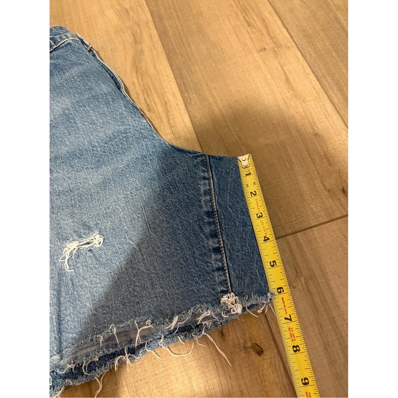 Universal Thread Vintage Bermuda distressed denim shorts light wash size 10/30R