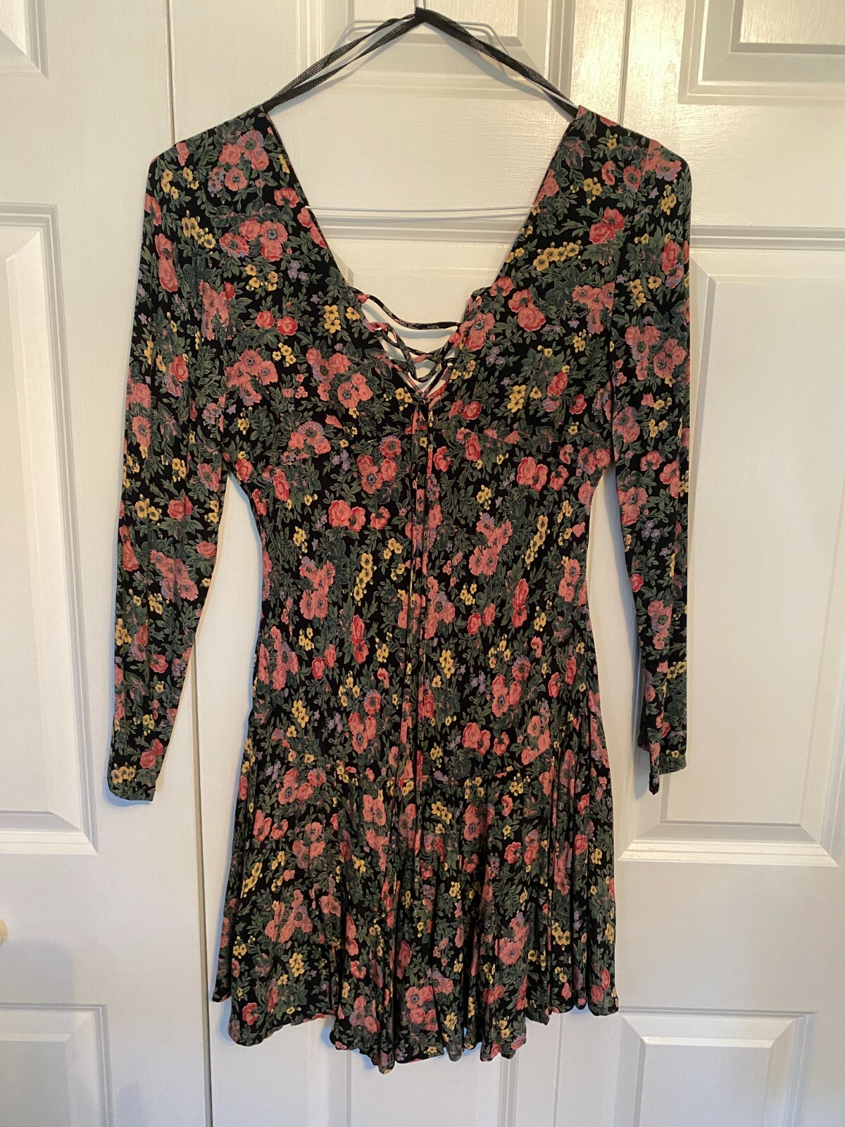 Mica vtg 1990s V-neck V-back short flirty fitted dress black pink flowers Sz M 8