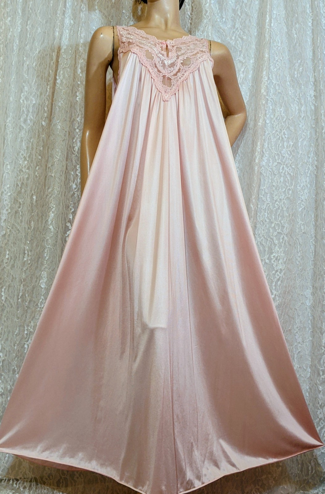 VTG Vanity Fair Lingerie Nightgown Pink Lace Free Bust Antron II Nylon L Sweep M