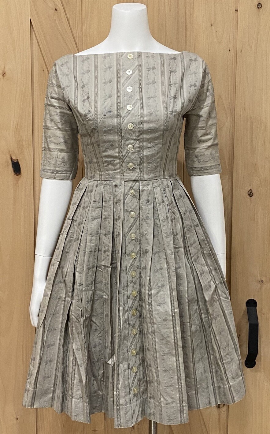 Jonathan Logan vintage Gray A-line Embroidered Tea Dress Size 7