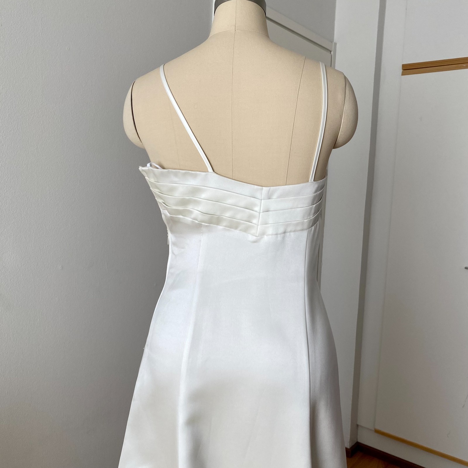 Vera MONT Vintage Wedding Dress Minimalist Spaghetti Straps Floor Length Bridal