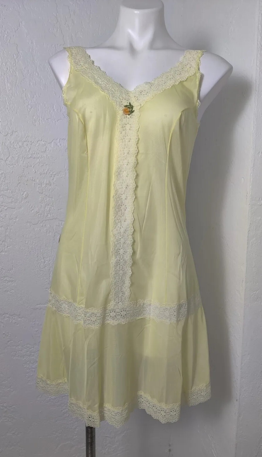 Vintage 60’s Yellow Sheer Full Slip Medium Nightie NWOT Lace Synthetic *Read