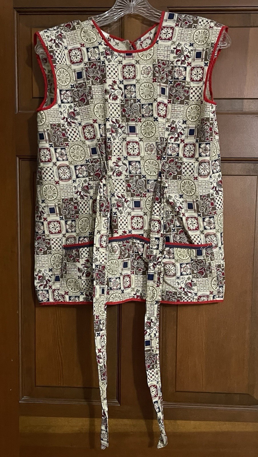 Vintage Craft Apron Smock Back Button Closure And 2 Waist Ties 2 Front Pockets