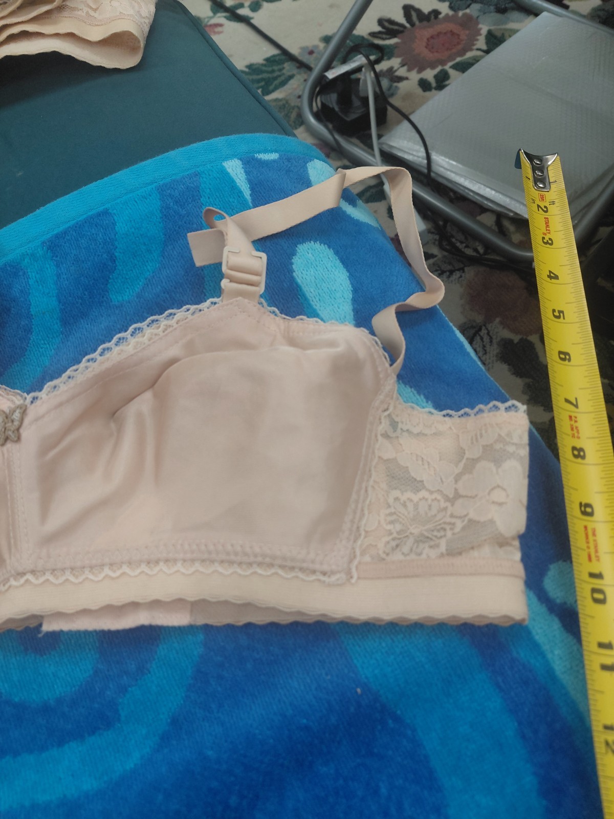 Vintage Lady Cameo Lingerie Bra Size 32CC