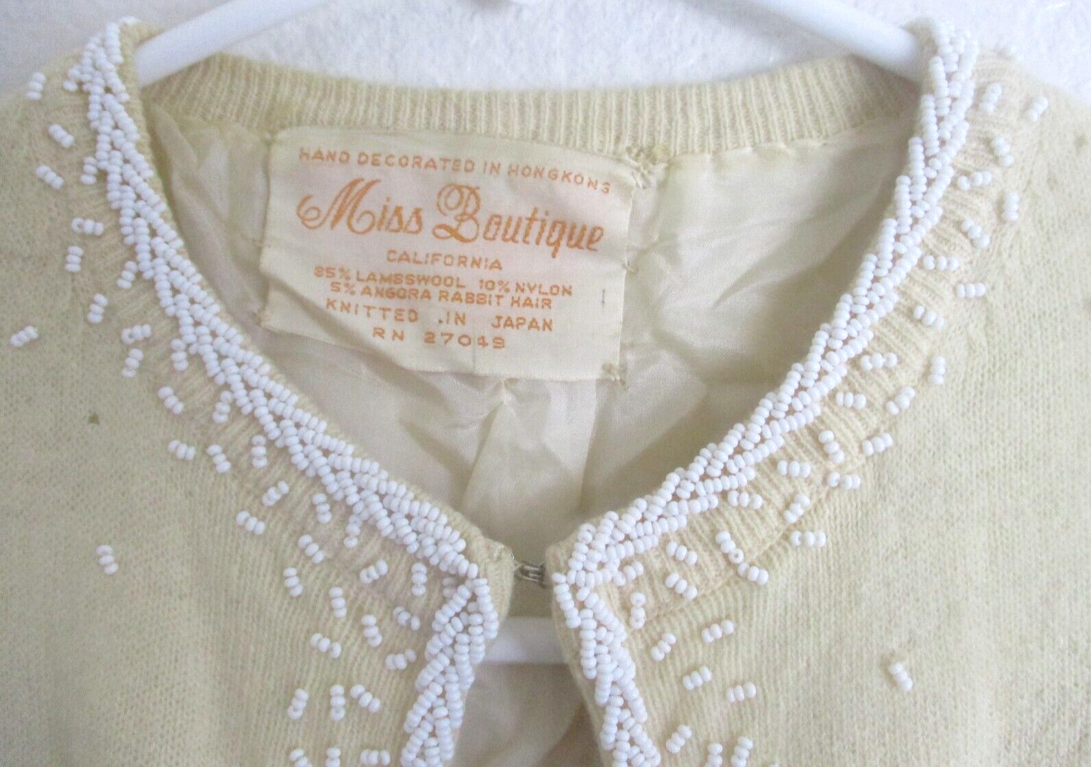 Vintage Lambs Wool Sweater Size M Lovely Flower Bead Accents Miss Boutique