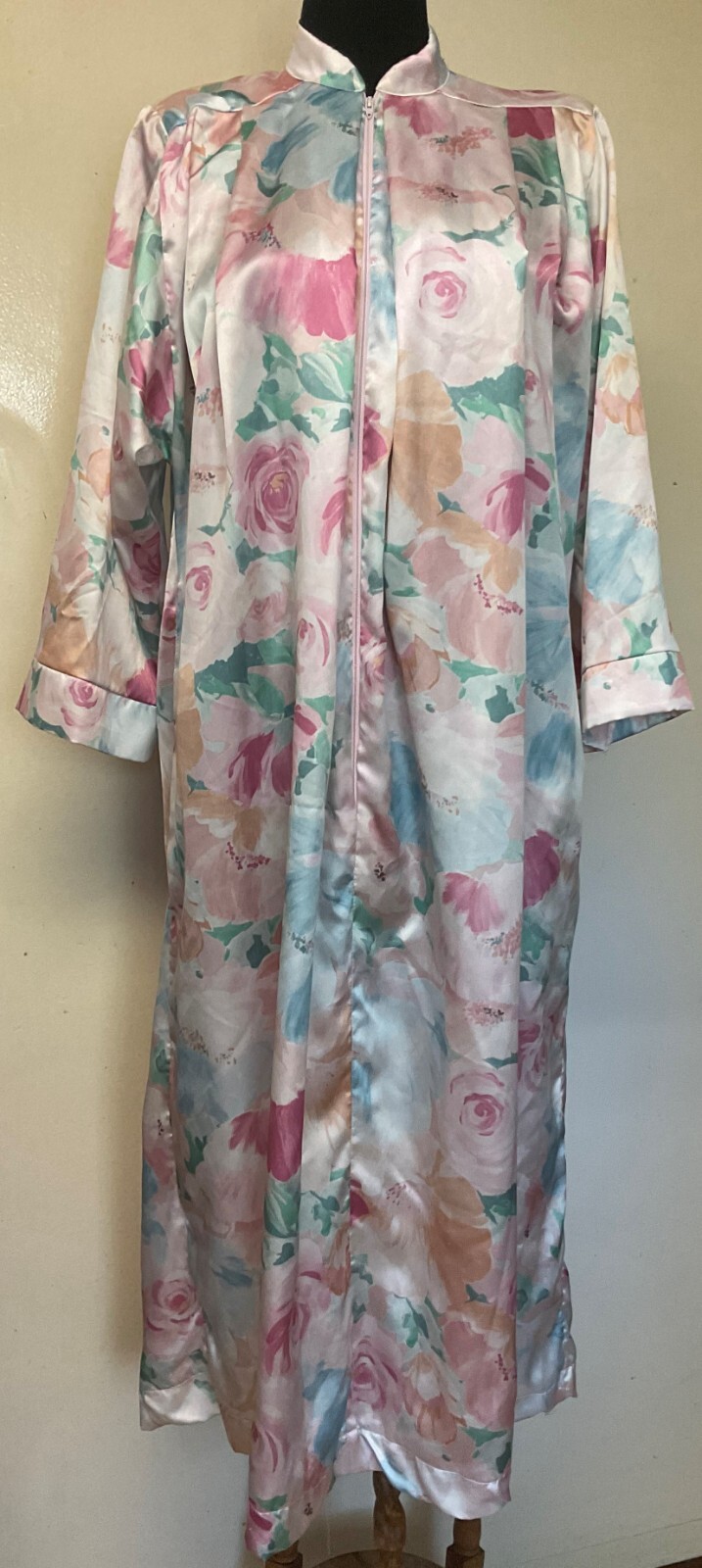 Vintage Ariel Long Pink Roses Floral Robe Made in the USA Size Small (N12)