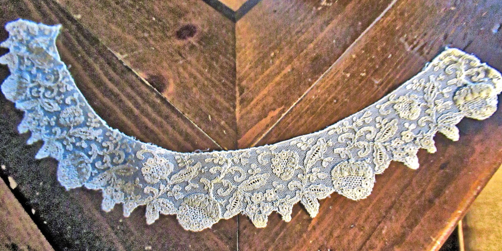 Vtg Lady’s Dress Collar Lt-Beige Net Lace Embroidered Floral Design