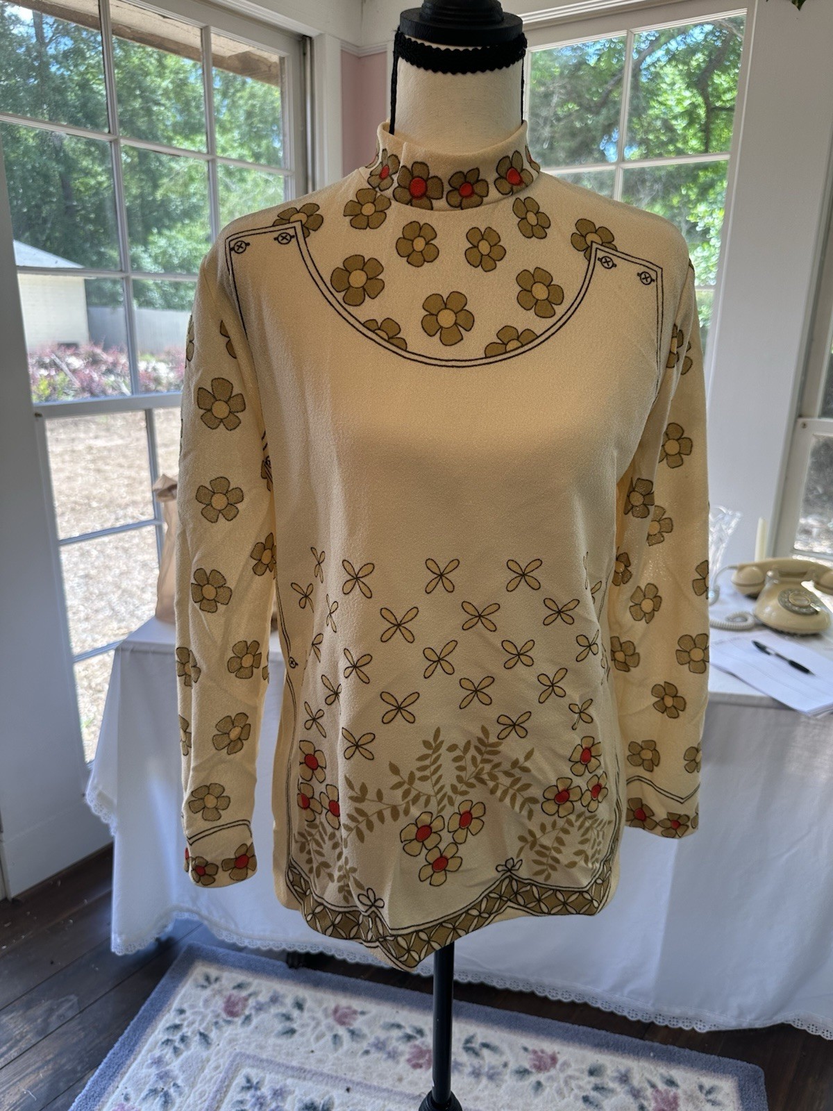 Vintage 1970s Mod Flower Power Armor Long Sleeve Hippie Top Devonette Retro