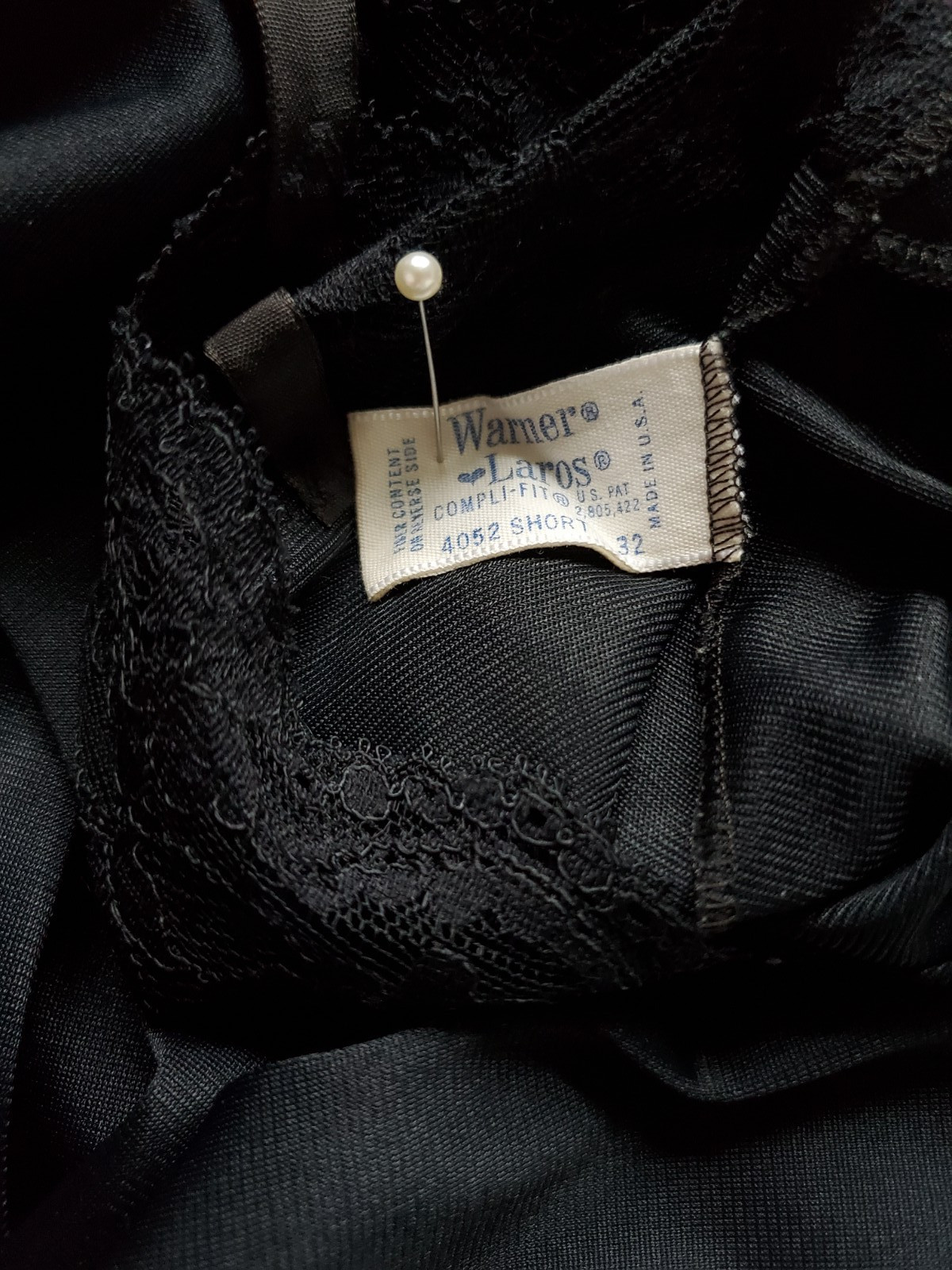 Warner Laros Vintage black slip-sz 32-style #4052 short-adjustable straps-lace