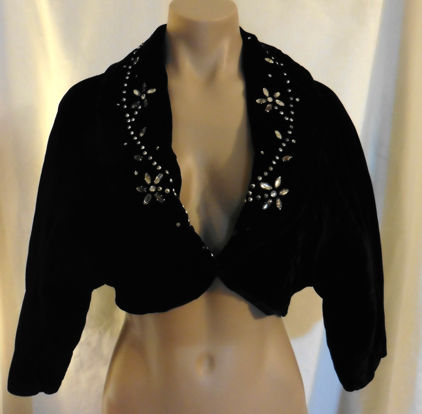 Darling Black Velvet Dolman Sleeve Shrug w/ Rhinestone Accents by Helene sz S-M