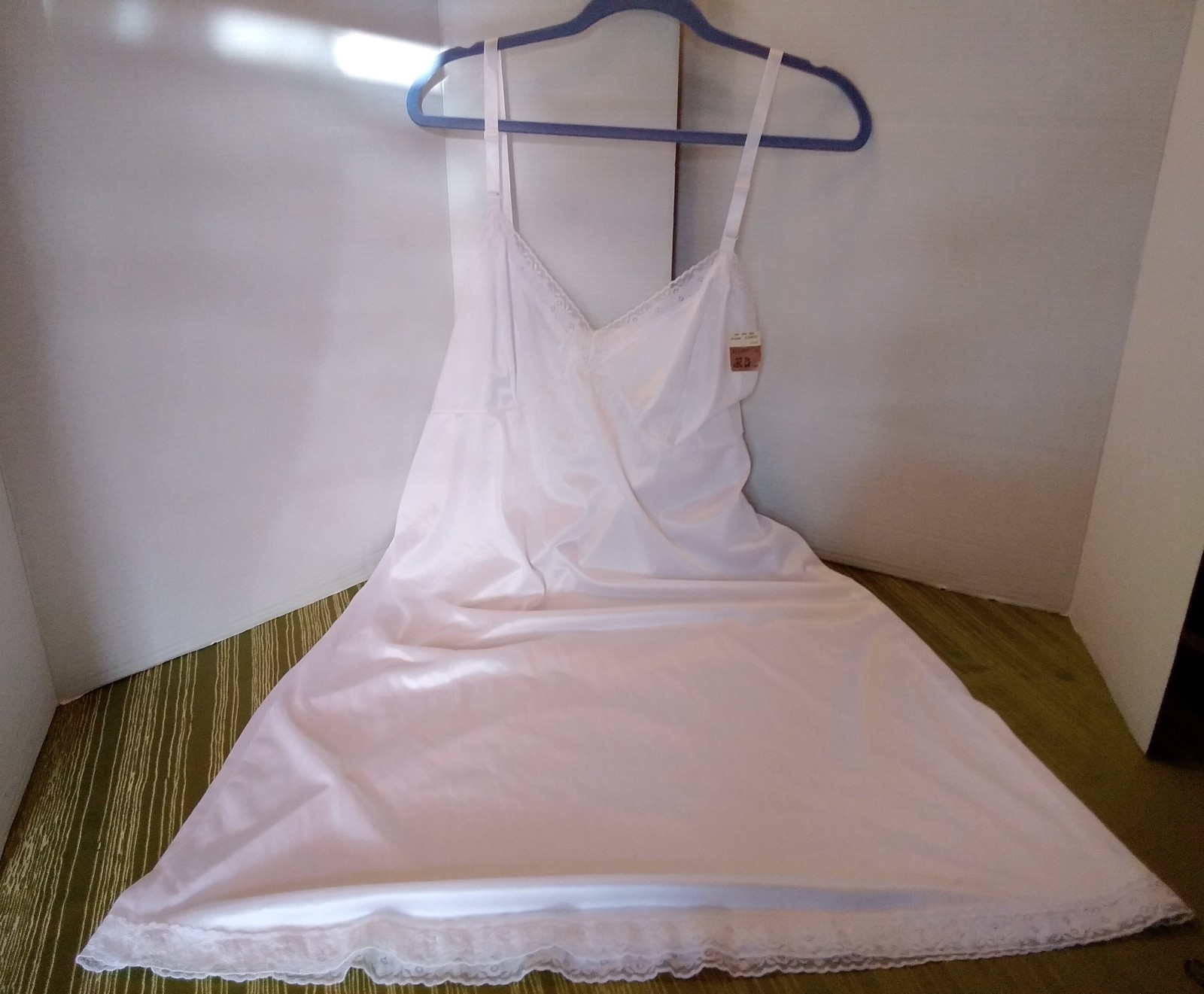 Full Slip 100% Nylon w/Lace Trim Vassarette Silky White SZ 42