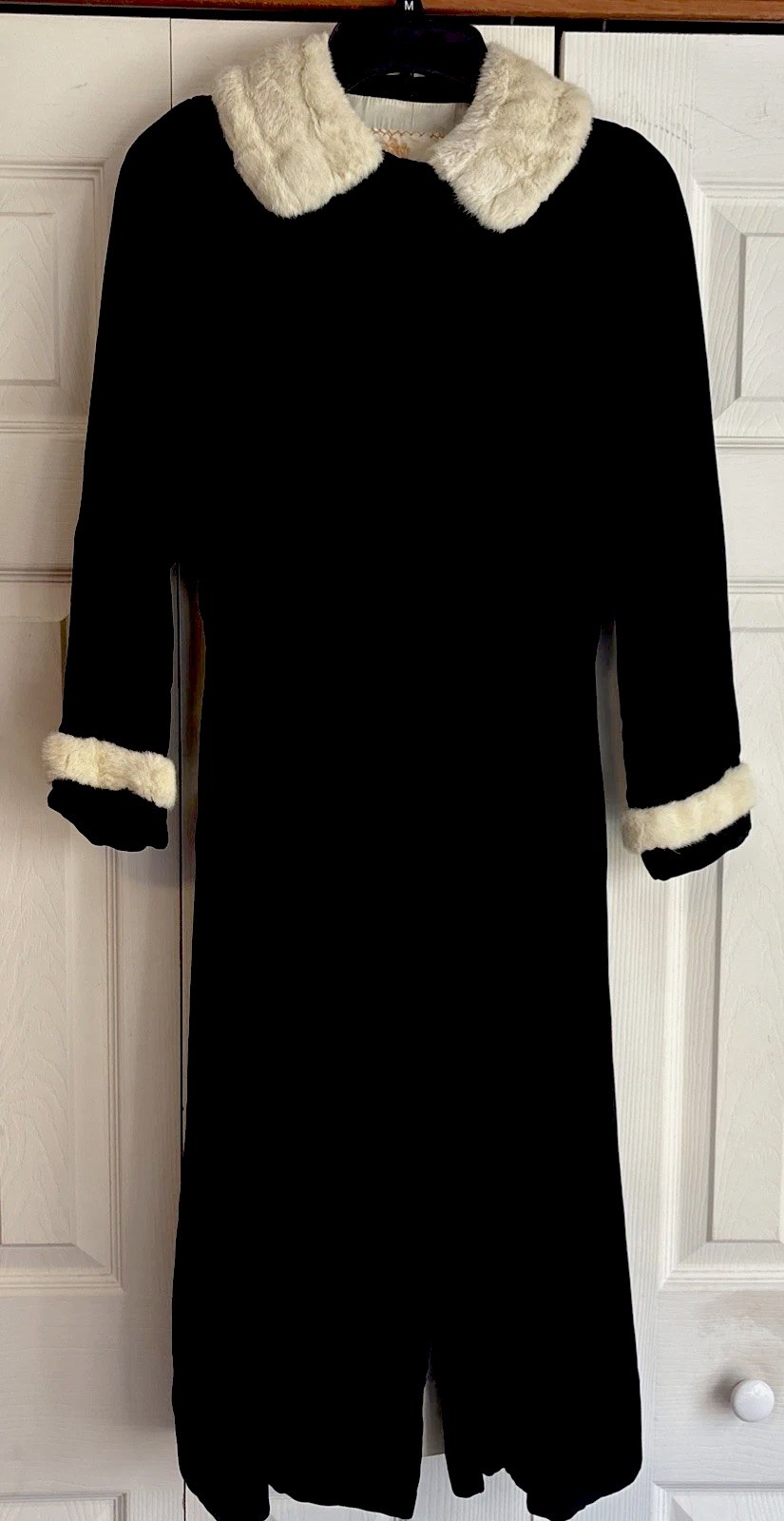1930s Tuttle & Clark Detroit Paris Black Velvet Coat W/Fur Collar & Cuffs. Sm