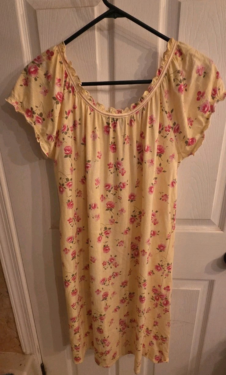 Vtg charter club intimates small ladies night Gown Short Sleeve Ruffle Floral