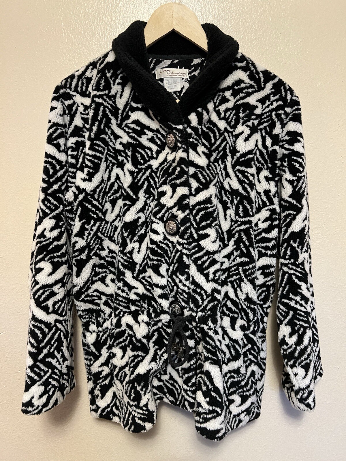 Vtg Norm Thompson Black White Reindeer Deer Fleece Jacket Winter Holiday Wmns S