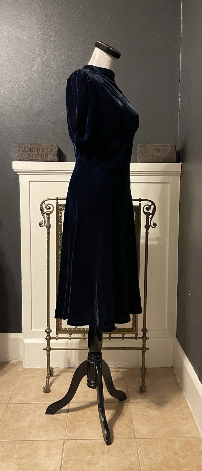 1940’s Vintage Velvet Dress In Midnight Blue