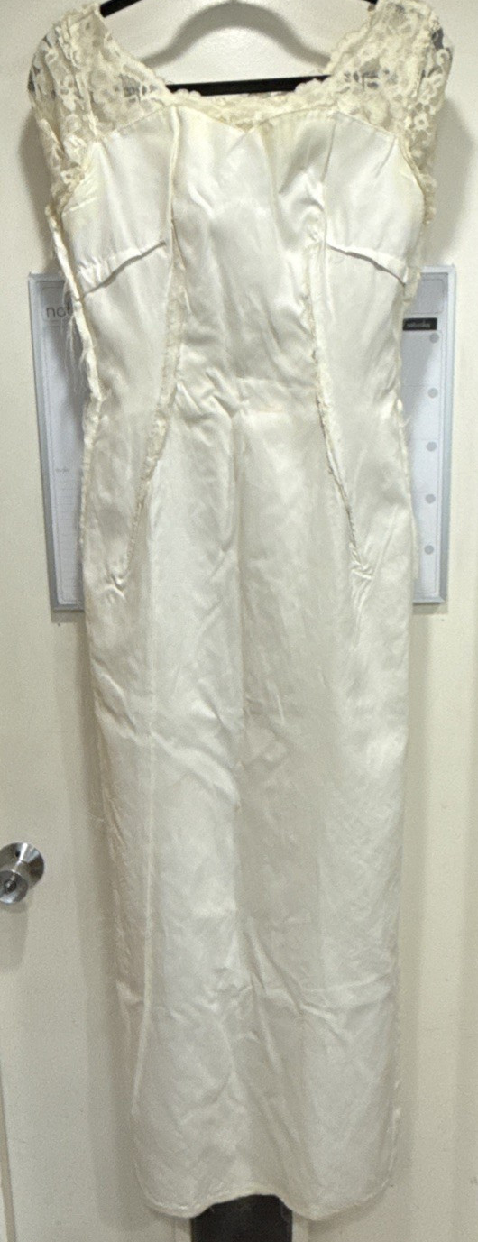 ***ANTIQUE/VINTAGE 1967 Lace Sheath LS Wedding Dress w/Satin Cape Sz 5/6 L@@K***