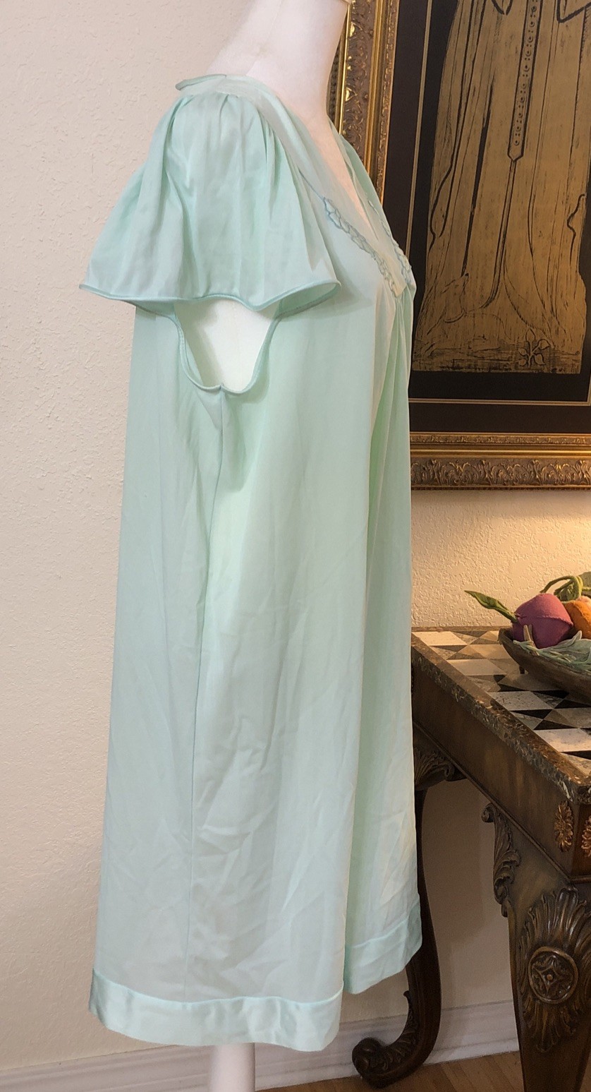 VTG Vanity Fair Nightie Sz L Flowy Cap Sleeves Seafoam Night Gown Nylon