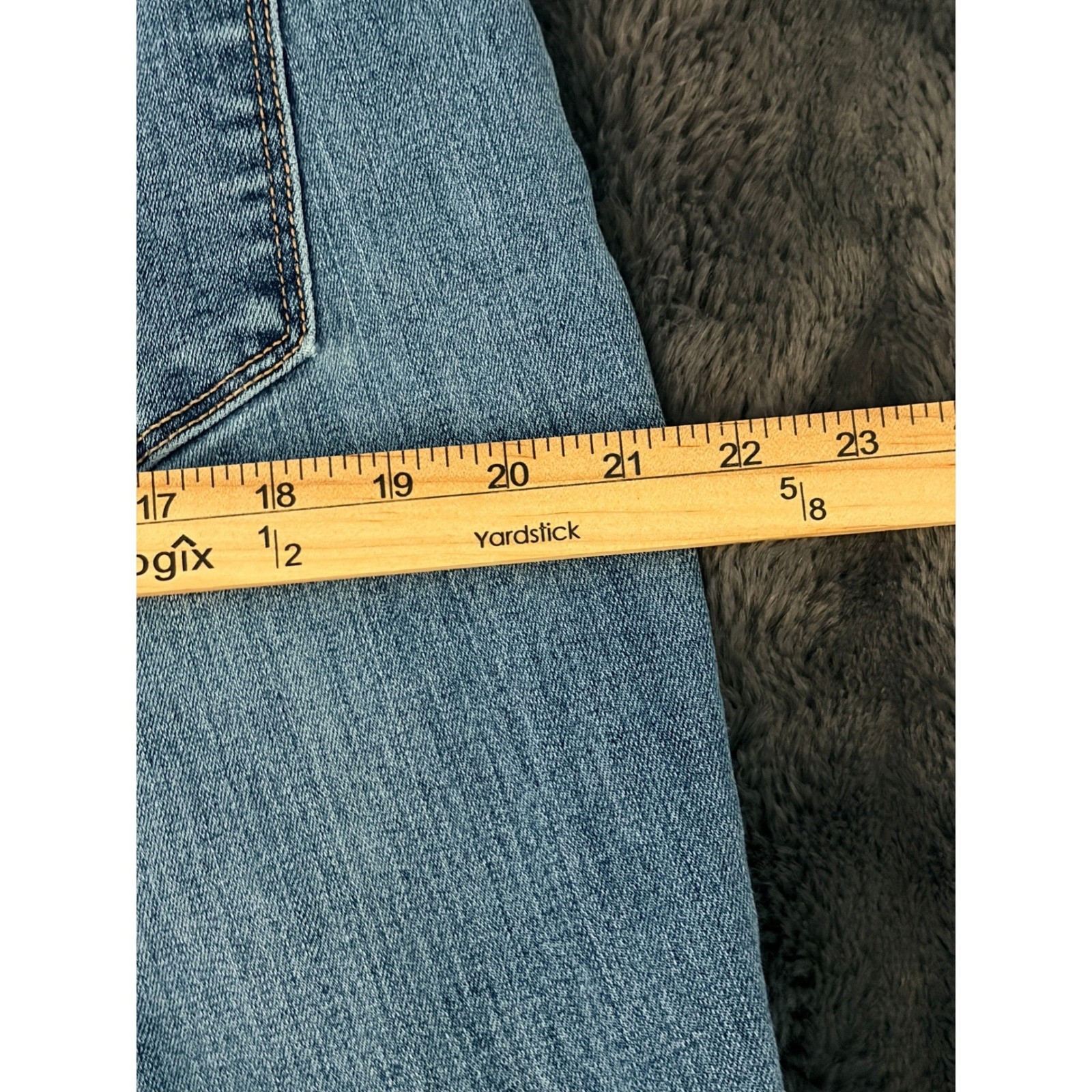 Old Navy Curvy Profile Cropped Kick Flare Jeans 16 Back to School Festival