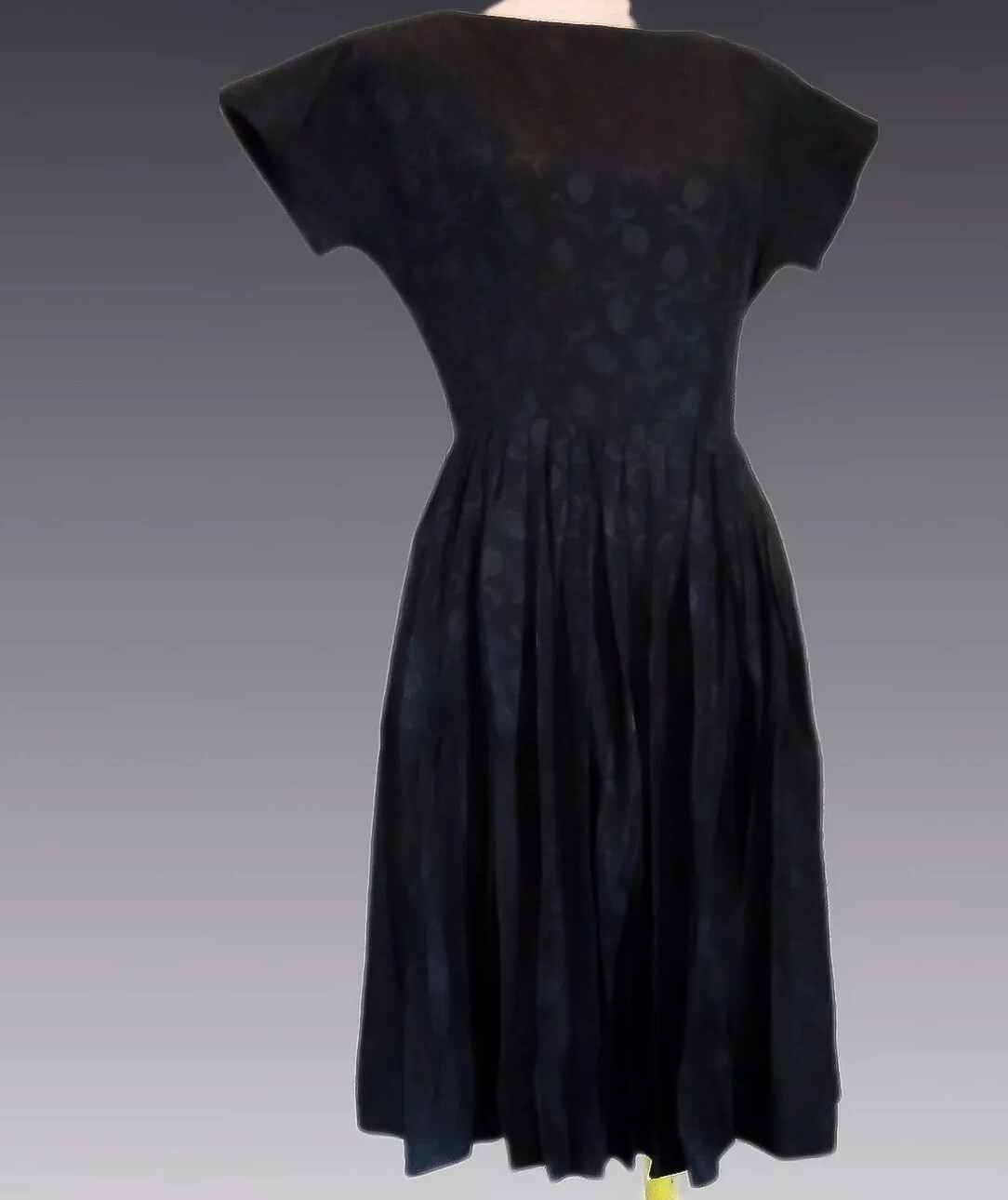 VTG 50s Fit To Flare Swing Cocktail Dress In Timeless Black w Tulip Back Print S