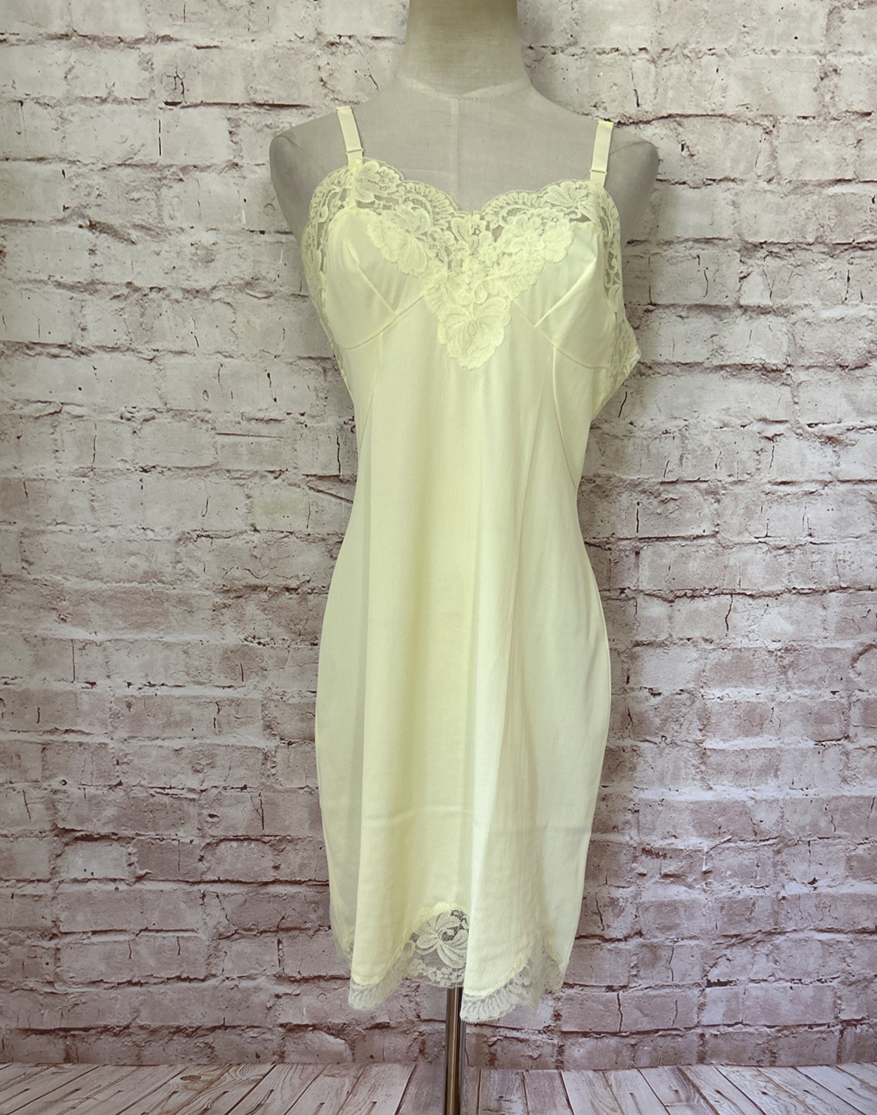 Sears The Doesnt Slip Full Slip Lace Trim 34 Short Yellow Vintage 60’s