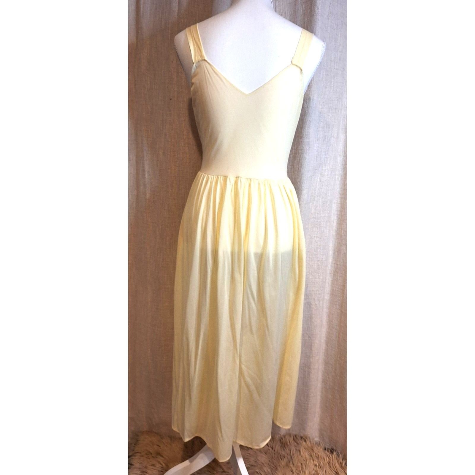 Vanity Fair Ladies Yellow Vintage Nightgown