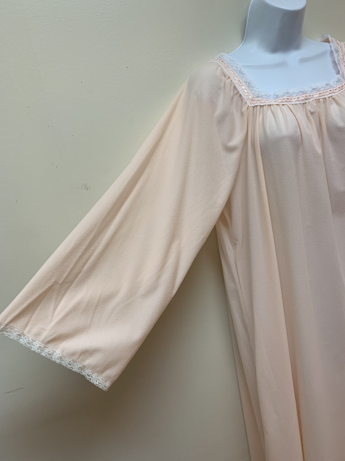 Vintage Damea Peach Brushed Nylon Long Gown Granny Nightgown Size M NEW NOS