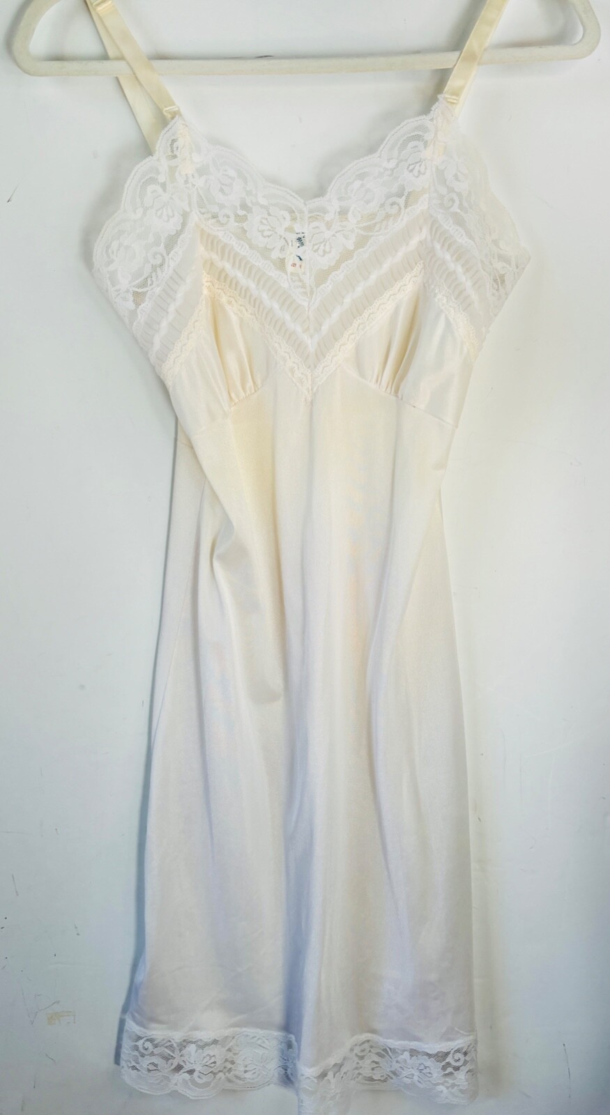 VTG 70’S VINCENT*BOMBSHELL SOFT WHITE LACE TRIM FULL SLIP CHEMISE NEGLIGEE*32 S