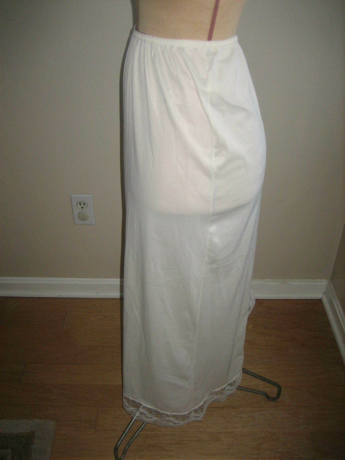 GREENCO MAID White Long Nylon Half Slip, Lace Hem, Front Or Back Slit – Size M