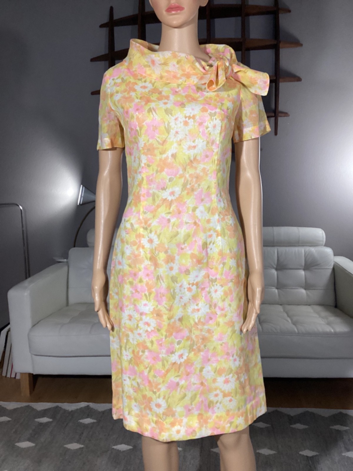 Beautiful Vintage 1950s Yellow Floral Spring Summer Wiggle Party Dress