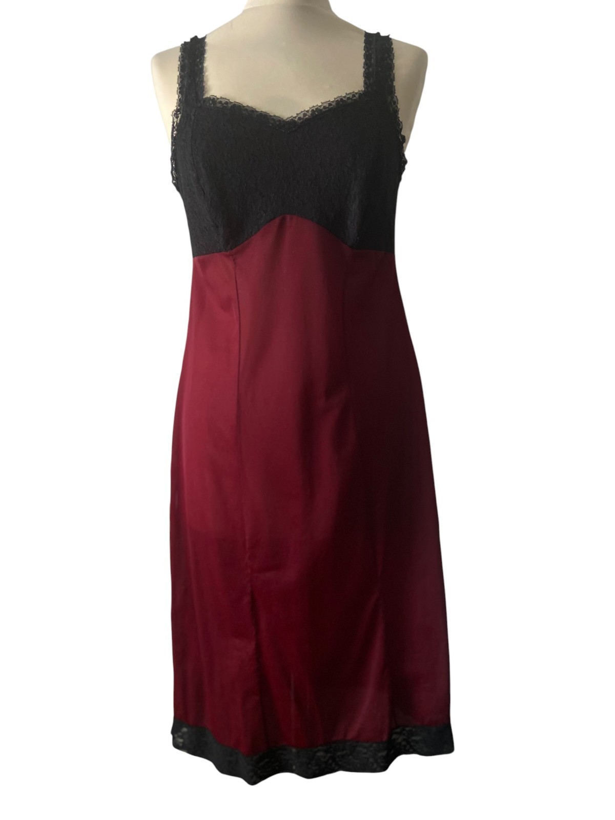 Vintage Full Slip for Women in wine red, with black lace bust and trim | Size M