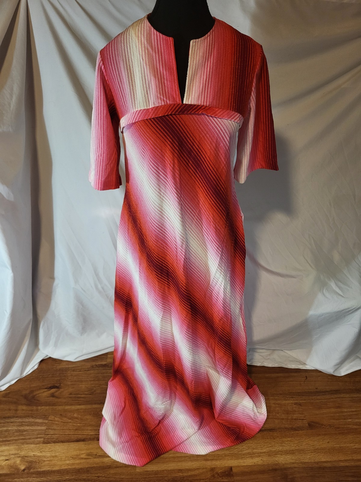 VTG Dutchess Individually Yours Made USA Long Colorful Reds Pinks Hippie Sze S