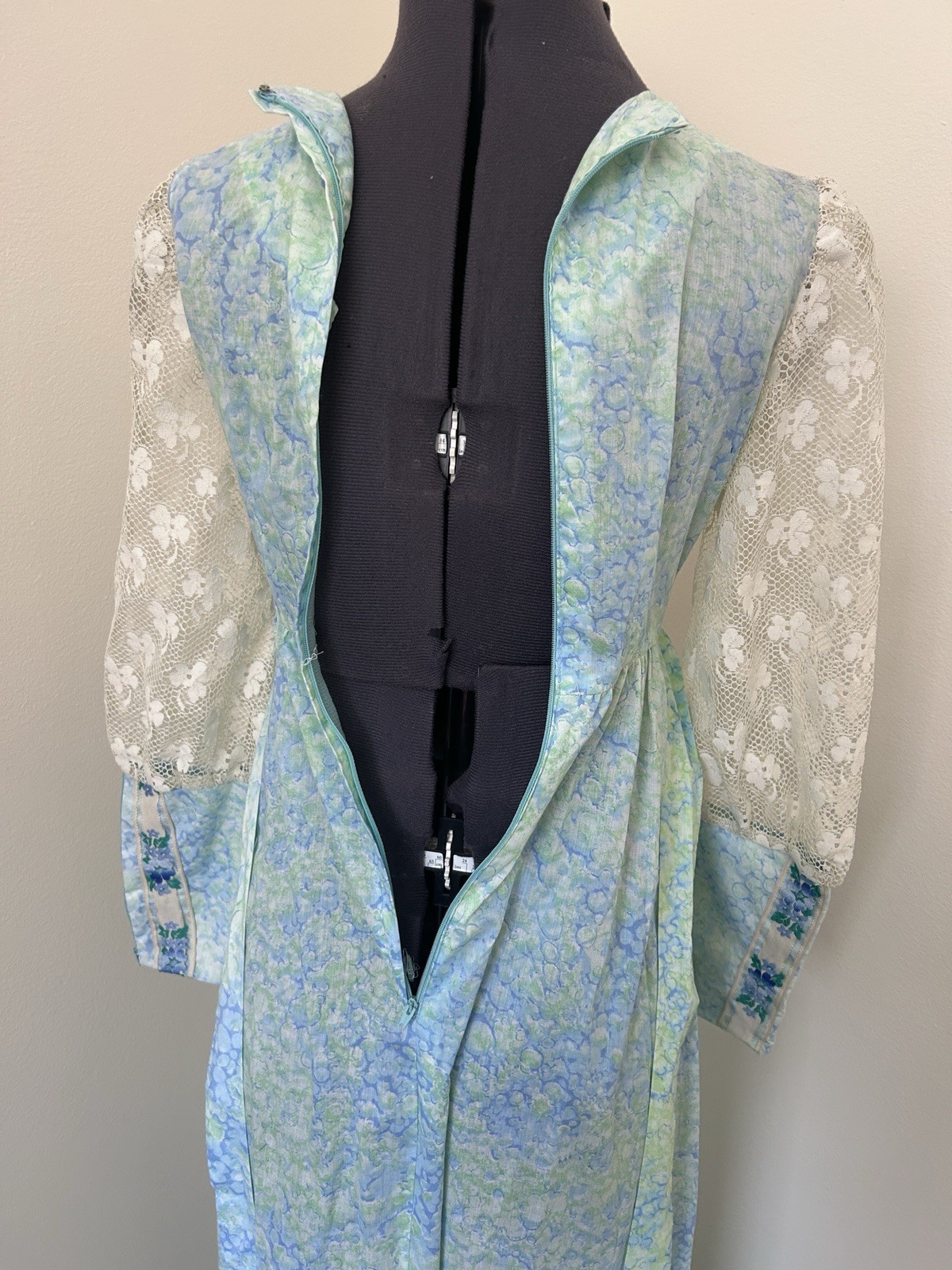 Vintage 60s/70s Vicky Vaughn Embroidered Lace Prarie Renaissance Dress