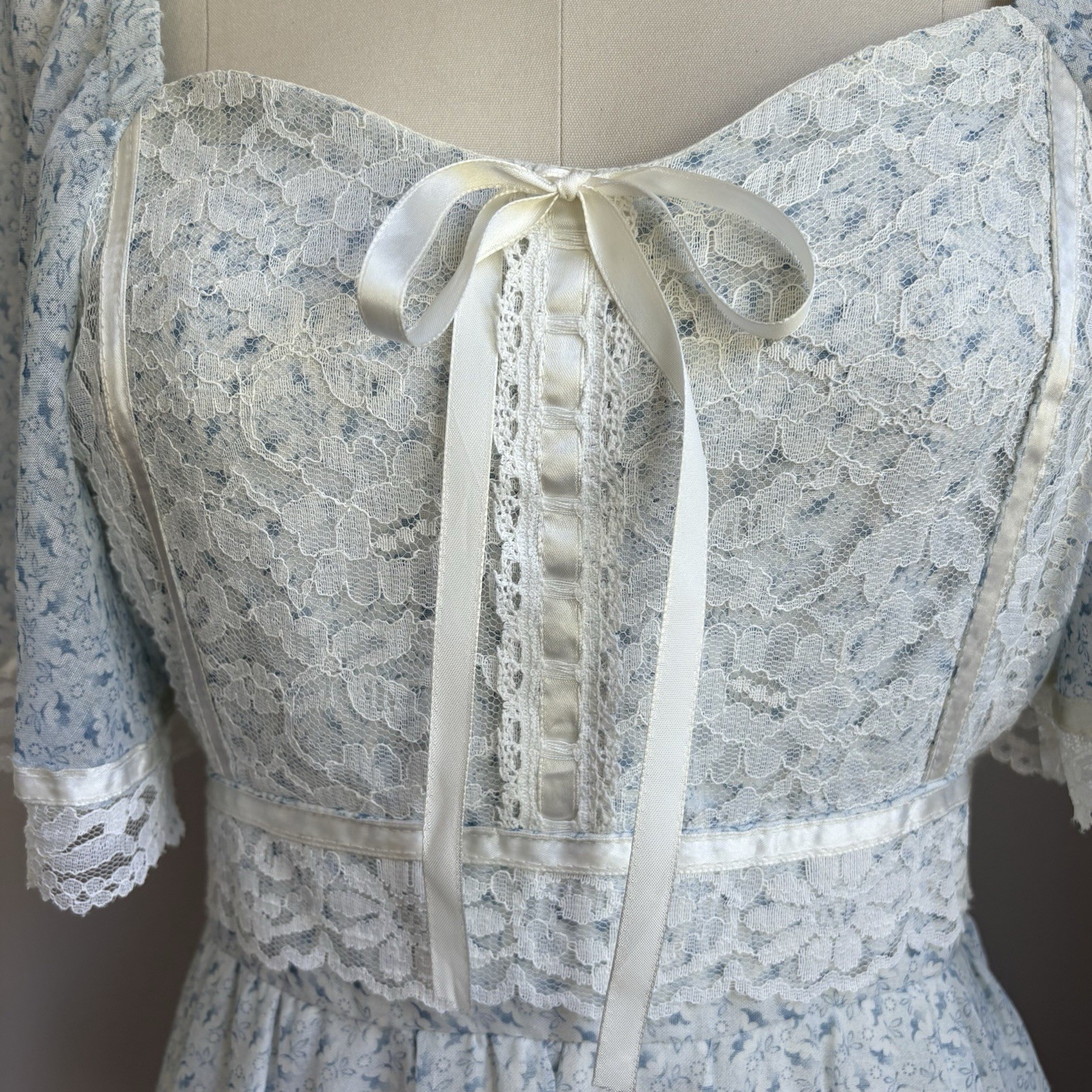 Vintage 1970’s Baby Blue Floral & Lace Cottagecore Prairie Maxi Dress XS